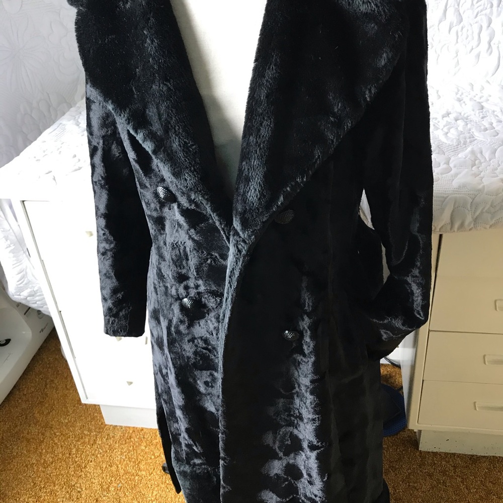 Fabulous Vintage Faux Fur Coat - Picture 5 of 11